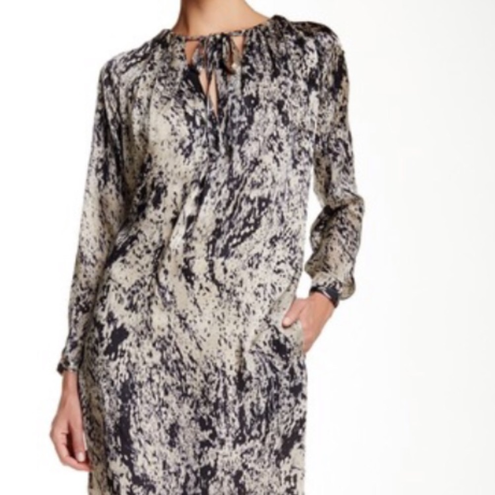 NWT Halston Heritage long sleeve SEXY Knee length cocktail silk dress. SIZE M